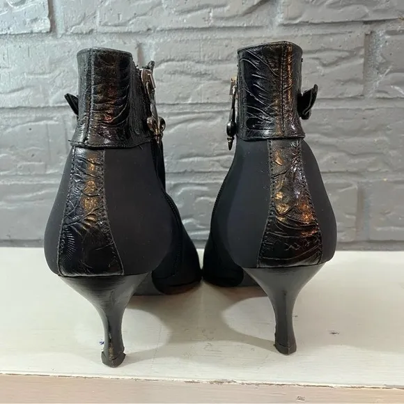 -DONALD J PLINER BLACK LUCYA POINTED TOE BOOTIES