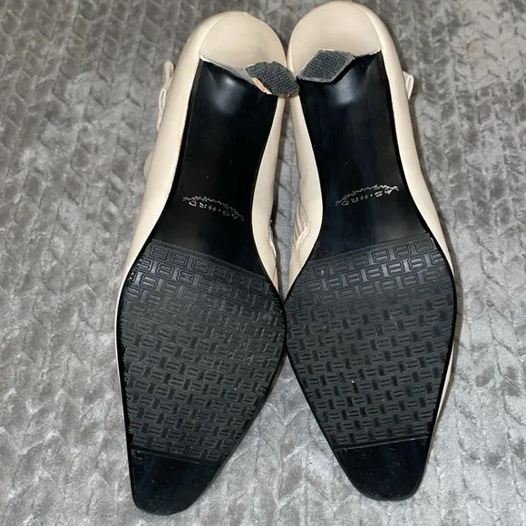 Ashro Chicago Leather Booties with Bow Tie and side zippers.  Cream.  Size 8.5.