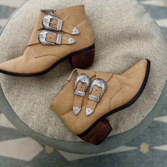 Band of Gypsies Jericho Buckle Ankle Booties Pointed Toe