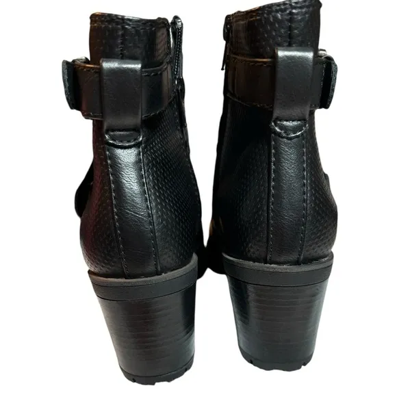 Bare Traps Towanda  Lug Sole Booties size 5.5