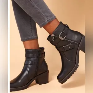 Bare Traps Towanda  Lug Sole Booties size 5.5