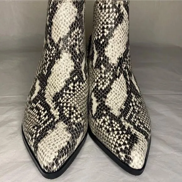 BLONDO EMELIA CHELSEA BOOTIES Size 7.5