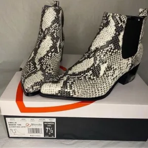 BLONDO EMELIA CHELSEA BOOTIES Size 7.5
