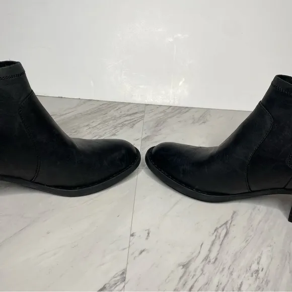 Born Reece Black Leather Bootie 10M