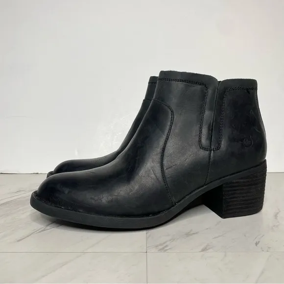 Born Reece Black Leather Bootie 10M