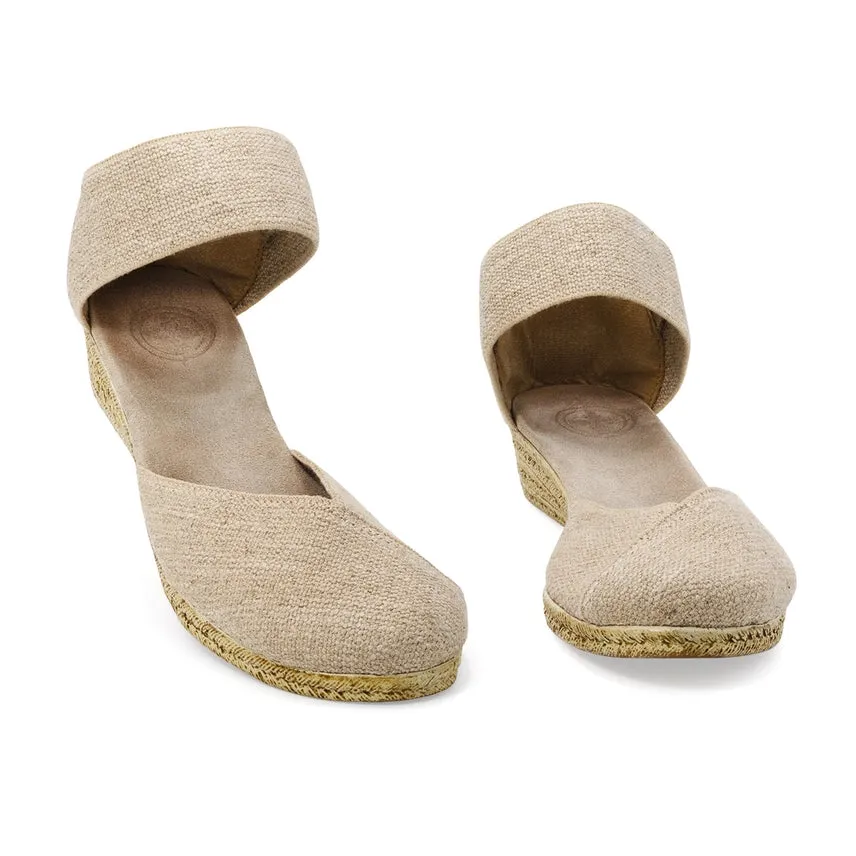 Charleston Shoe Co. Chloe Closed-Toe Sandal