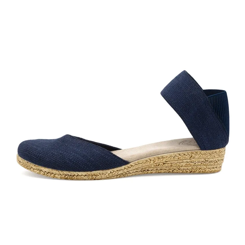 Charleston Shoe Co. Chloe Closed-Toe Sandal