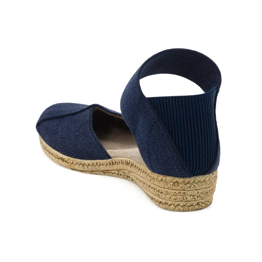 Charleston Shoe Co. Chloe Closed-Toe Sandal