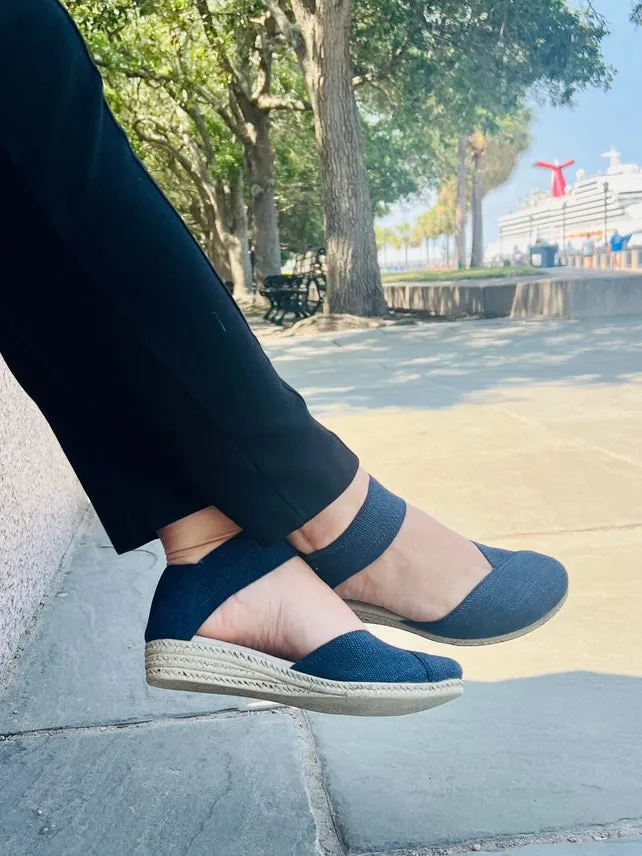 Charleston Shoe Co. Chloe Closed-Toe Sandal