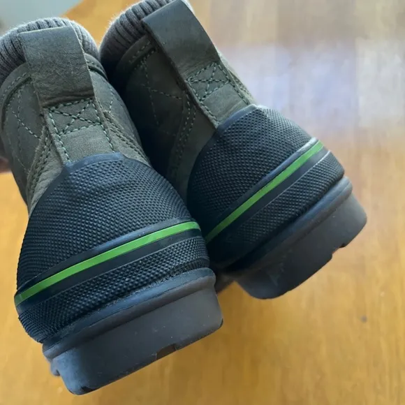 Clarks Womens Muckers Slope Snow Boot Ankle Zip Waterproof Booties, Size 6M