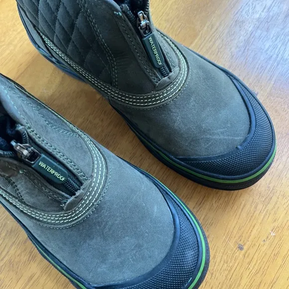 Clarks Womens Muckers Slope Snow Boot Ankle Zip Waterproof Booties, Size 6M