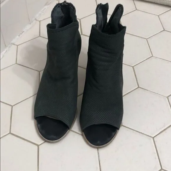 Dolce Vita Gray &amp; White Peep Toe Booties