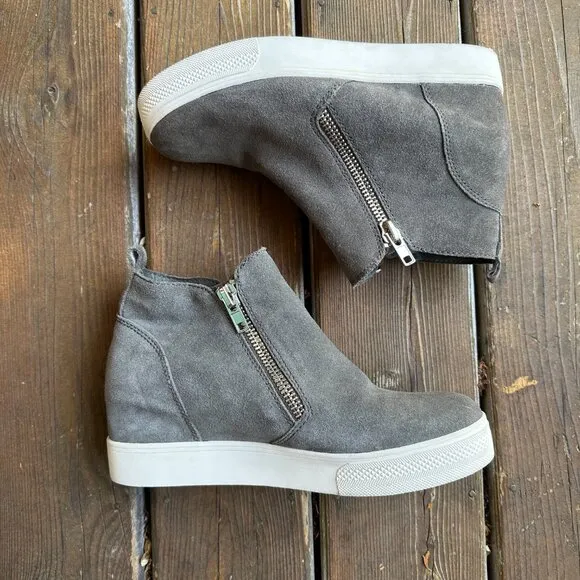EUC Steve Madden Gray Suede Wedgie Bootie With Zipper Detail in Women's 10M
