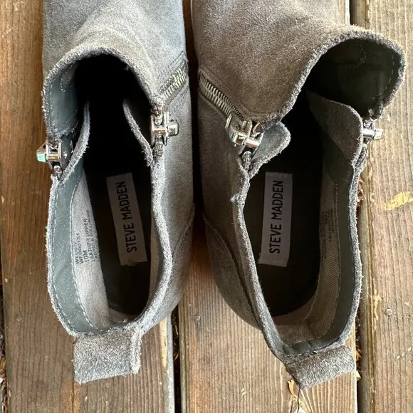EUC Steve Madden Gray Suede Wedgie Bootie With Zipper Detail in Women's 10M