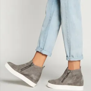 EUC Steve Madden Gray Suede Wedgie Bootie With Zipper Detail in Women's 10M