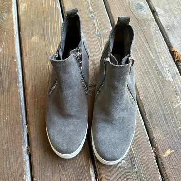 EUC Steve Madden Gray Suede Wedgie Bootie With Zipper Detail in Women's 10M