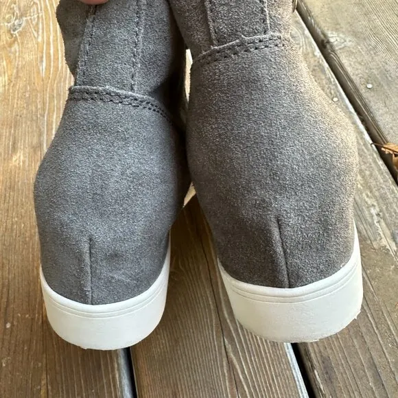 EUC Steve Madden Gray Suede Wedgie Bootie With Zipper Detail in Women's 10M