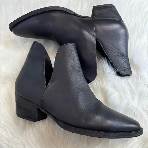 Free People Women’s Charm Double V Ankle Booties NWOT Size 37 &amp; 38.5