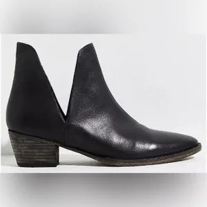 Free People Women’s Charm Double V Ankle Booties NWOT Size 37 &amp; 38.5