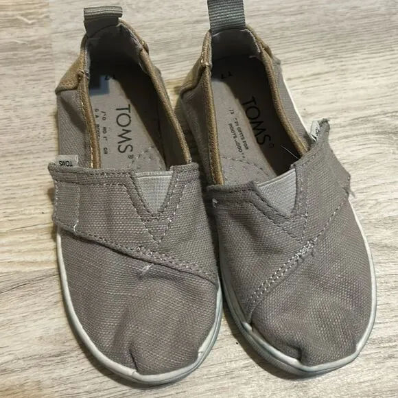 Grow with me baby shoe bundle polo/ converse not included clay/Toms preloved ❤️