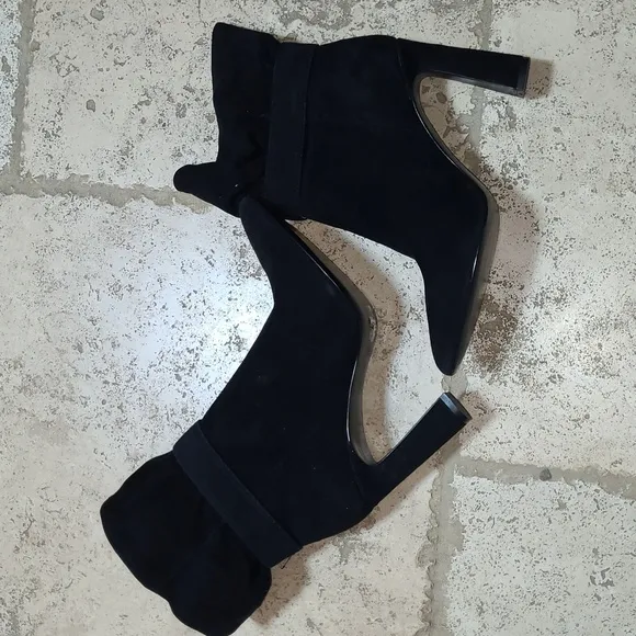 Joie black suede Alby Bootie Size 9.5