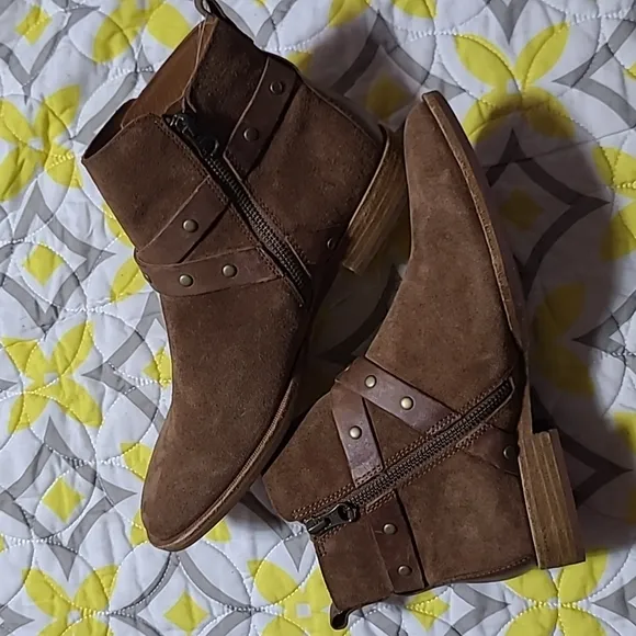 Kork-Ease Kanai Brown Suede Buckle Strap Ankle Bootie Size 8 Women's