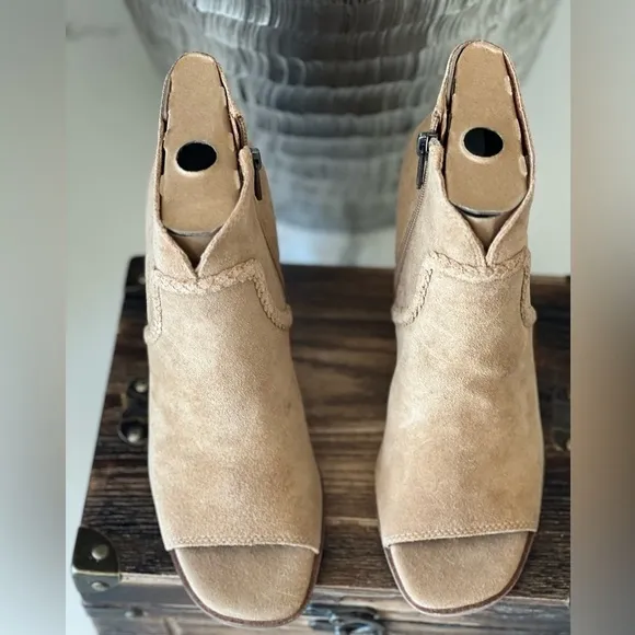 Lucky Brand Lureli Wedge Booties in Tan