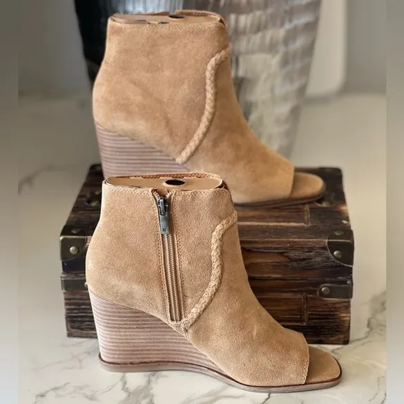 Lucky Brand Lureli Wedge Booties in Tan