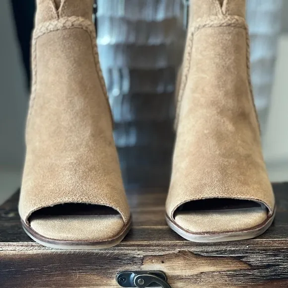 Lucky Brand Lureli Wedge Booties in Tan
