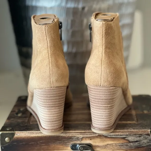 Lucky Brand Lureli Wedge Booties in Tan
