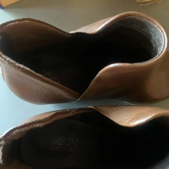 Michael Shannon, NEW NEVER WORN, BROWN Booties. Aubrey, 3 inch block heel.