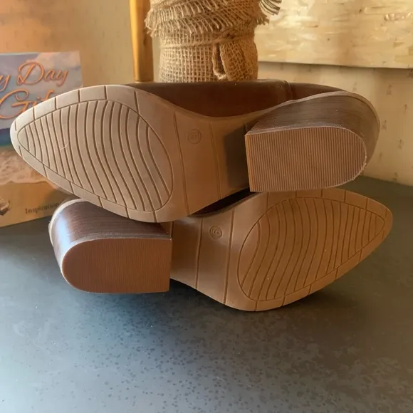 Michael Shannon, NEW NEVER WORN, BROWN Booties. Aubrey, 3 inch block heel.