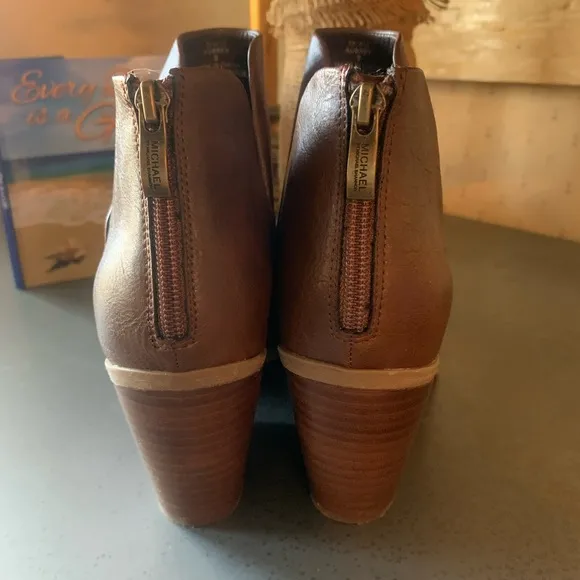Michael Shannon, NEW NEVER WORN, BROWN Booties. Aubrey, 3 inch block heel.