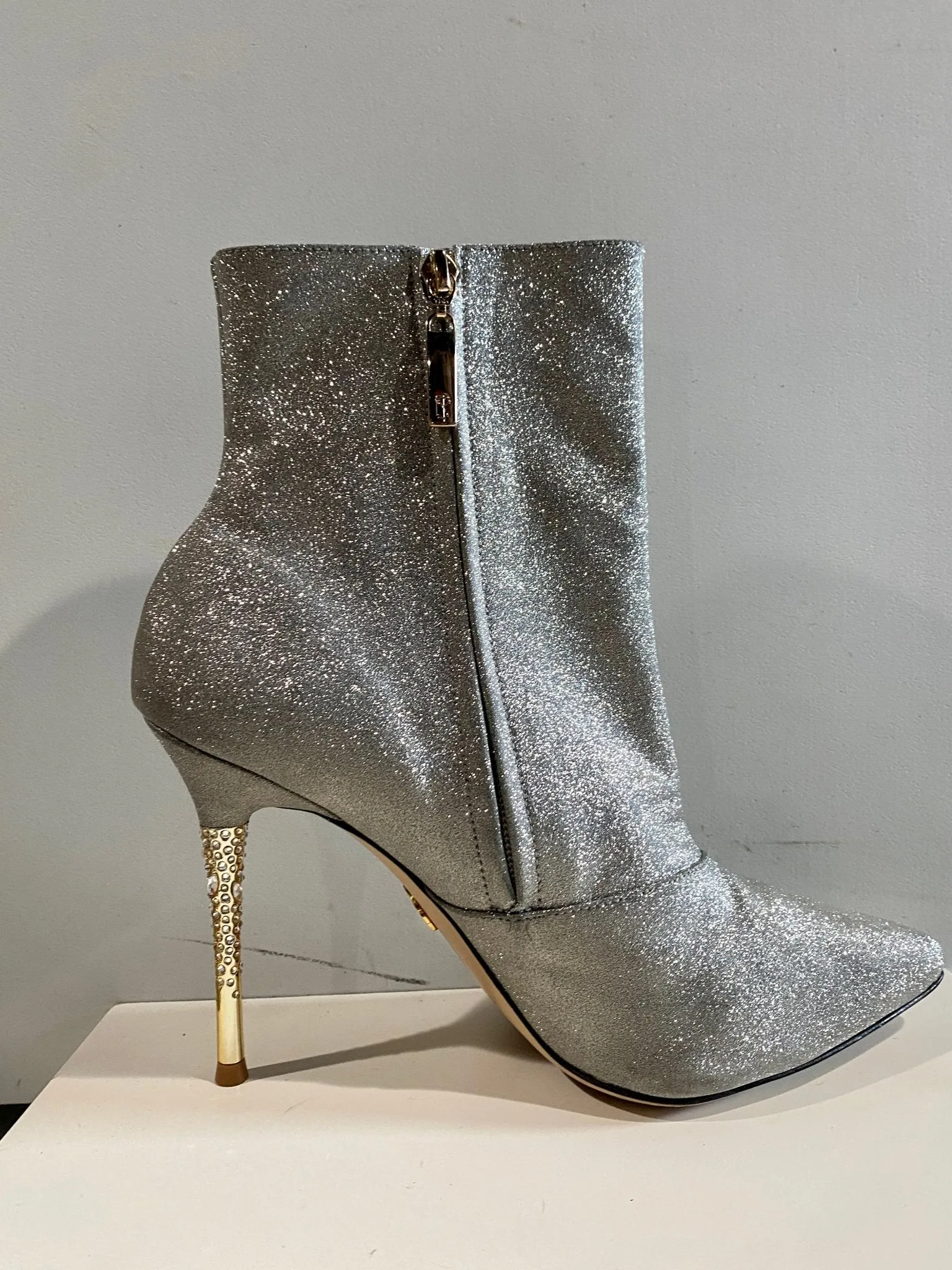 NADINE - SILVER GLITTER SAMPLE 9.5