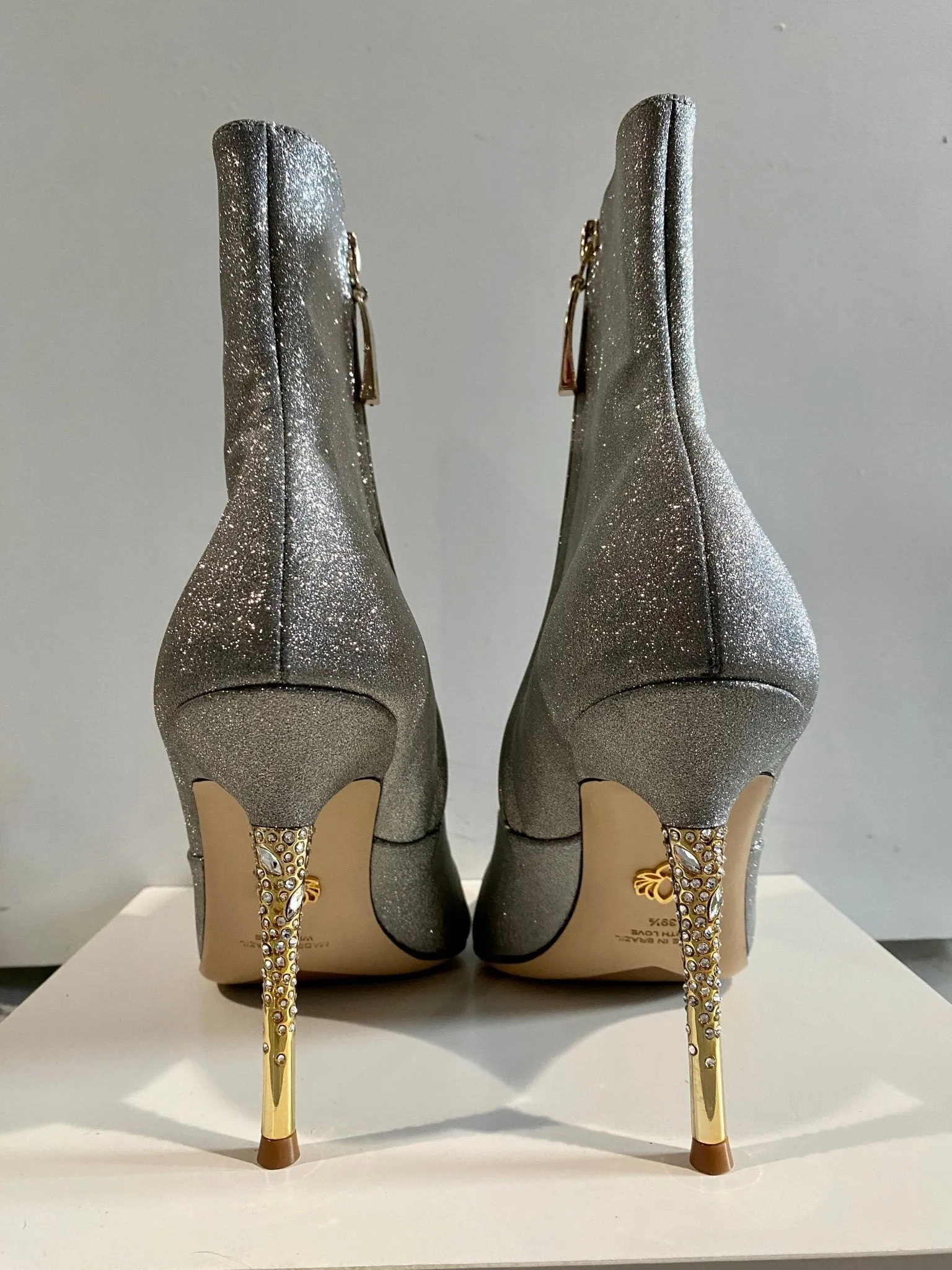 NADINE - SILVER GLITTER SAMPLE 9.5