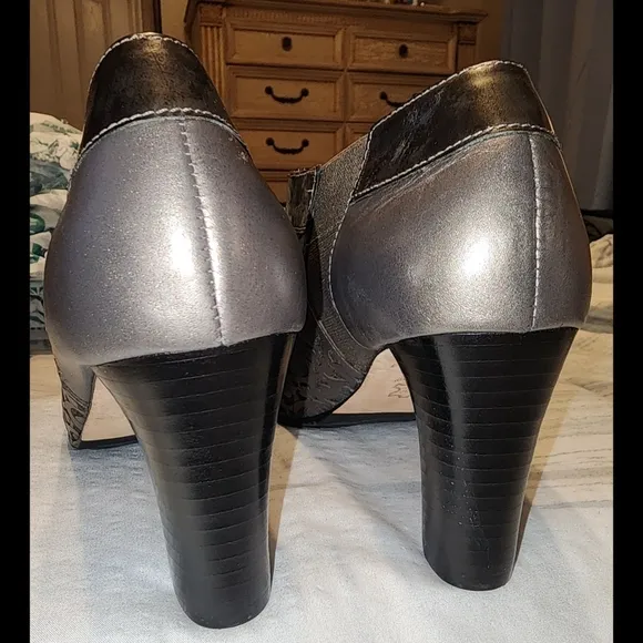 New Brighton Rhythm Leather Lace Design Laser Cut Booties Heels Size 8 1/2