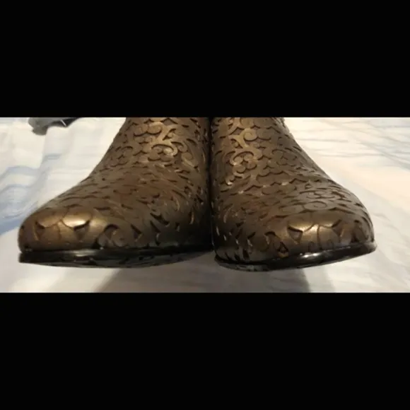 New Brighton Rhythm Leather Lace Design Laser Cut Booties Heels Size 8 1/2