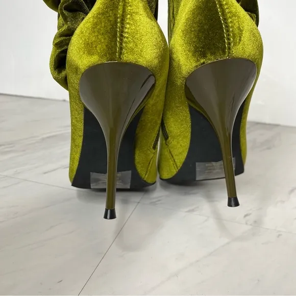 New! Jeffrey Campbell Florette Green Crushed Velvet Pointy Toe Heel Bootie 7