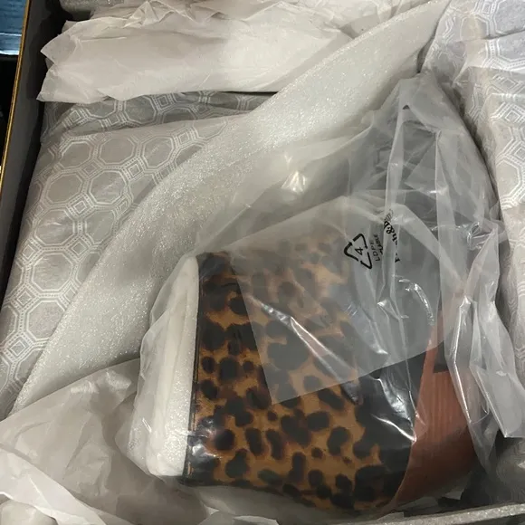 NEW Louise et Cie Vada Leopard PRINT Ankle Boot BOOTIE  CALF HAIR SUEDE SIZE 7