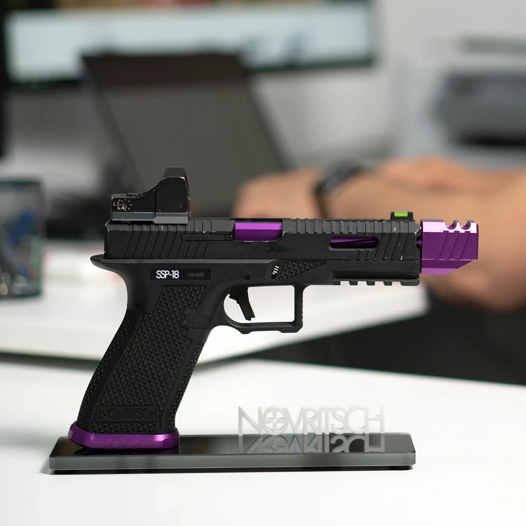 Novritsch Hi-Capa and Glock Pistol Stand, Glass Base - Black