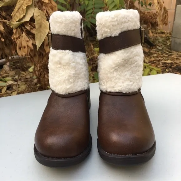 NWOT Globalwin Faux Shearling Collar Ankle Boot