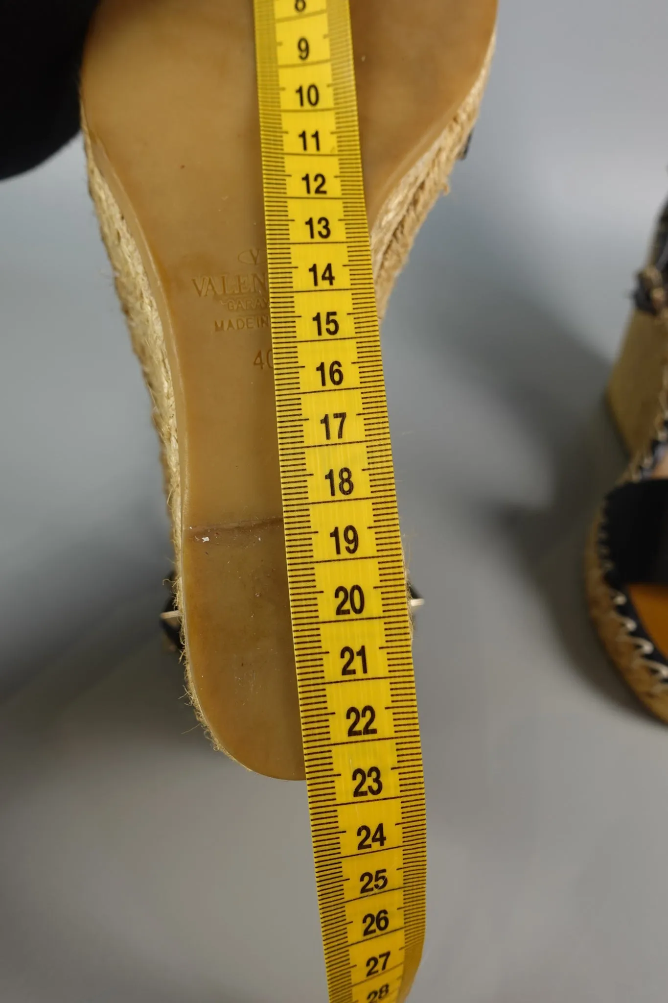 Rockstud Ankle Strap Espadrille Wedge in Black Grainy Calfskin Size 40 (26cm)