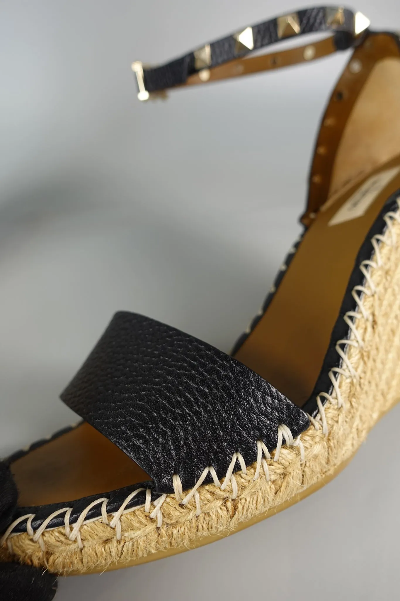 Rockstud Ankle Strap Espadrille Wedge in Black Grainy Calfskin Size 40 (26cm)