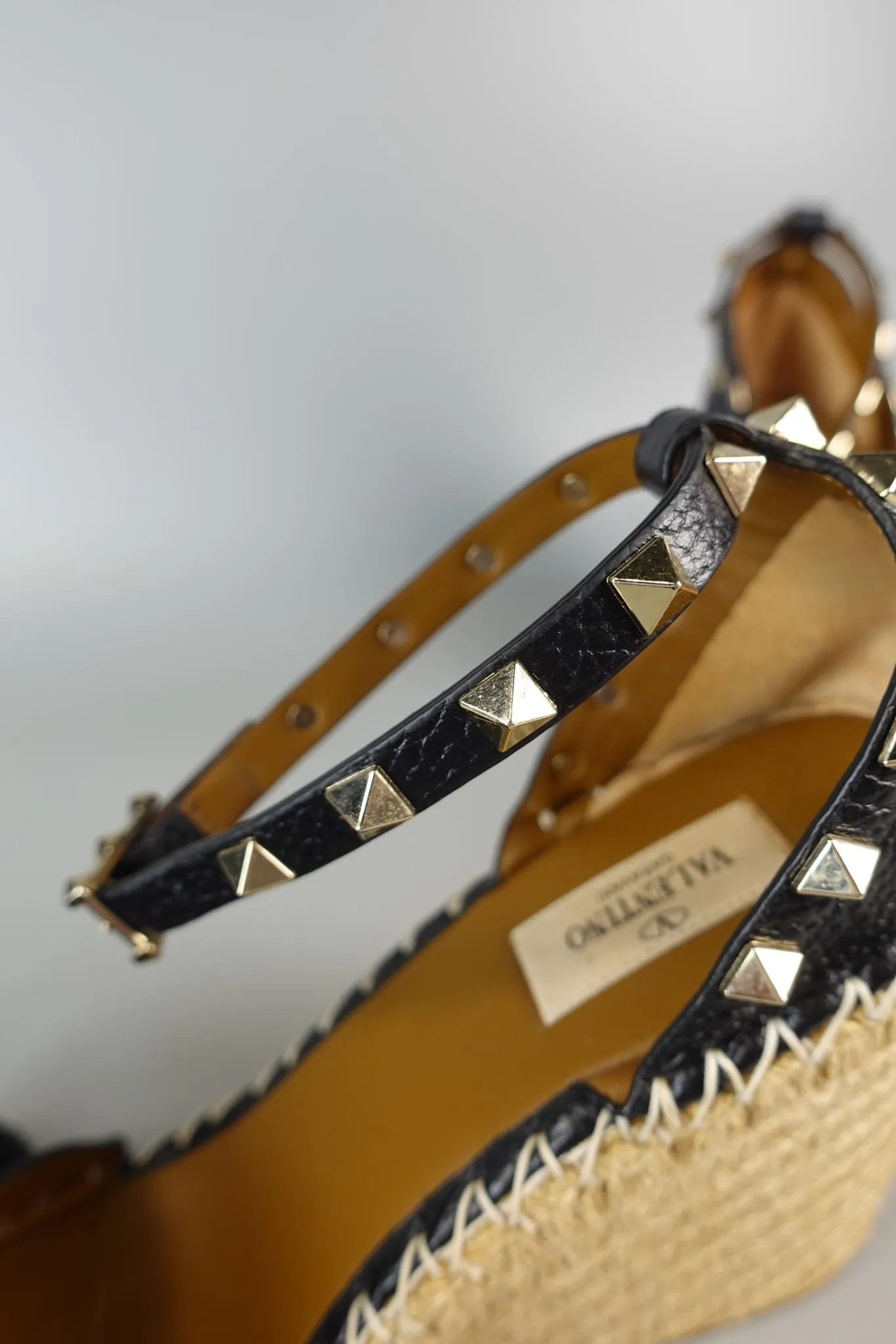 Rockstud Ankle Strap Espadrille Wedge in Black Grainy Calfskin Size 40 (26cm)