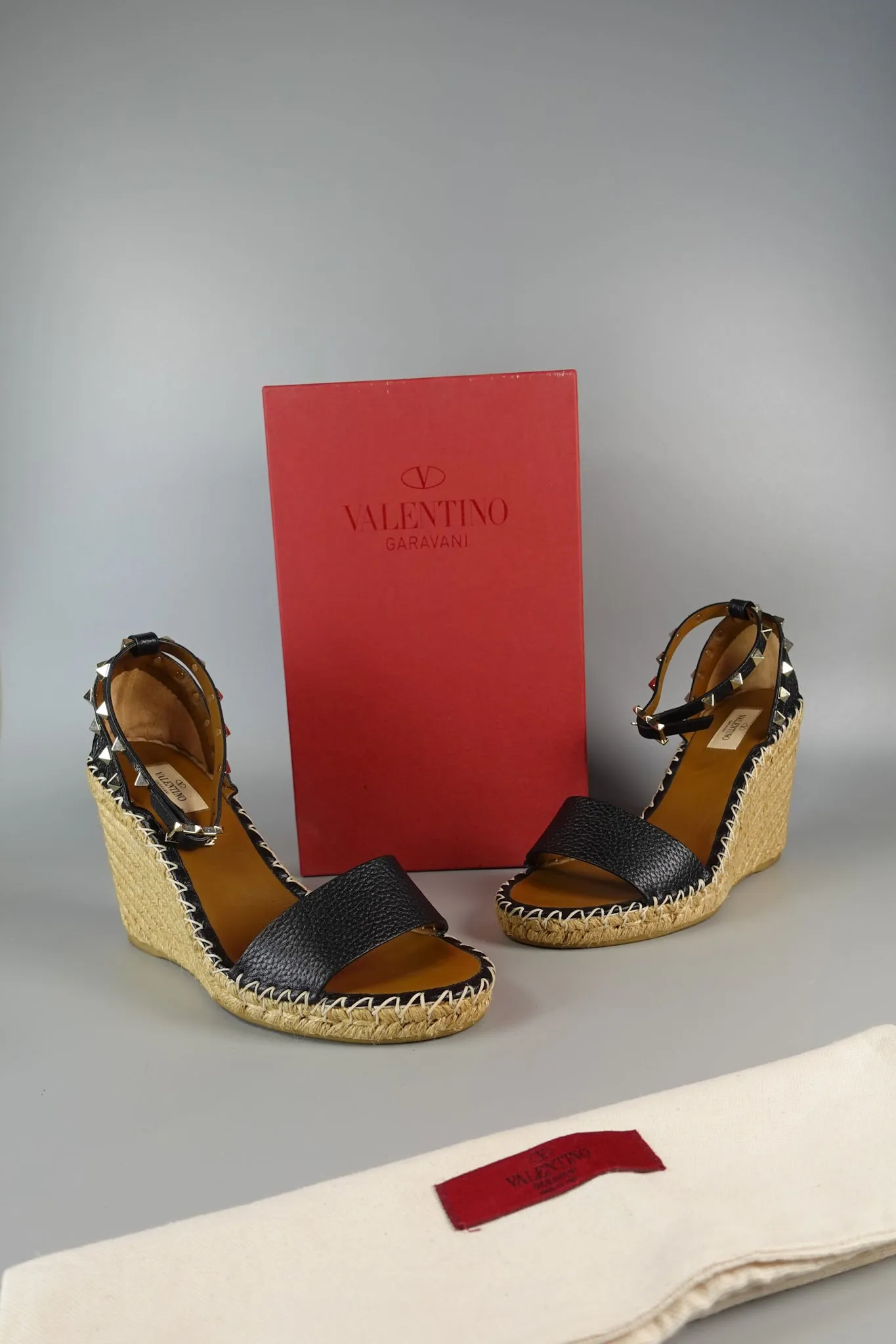 Rockstud Ankle Strap Espadrille Wedge in Black Grainy Calfskin Size 40 (26cm)