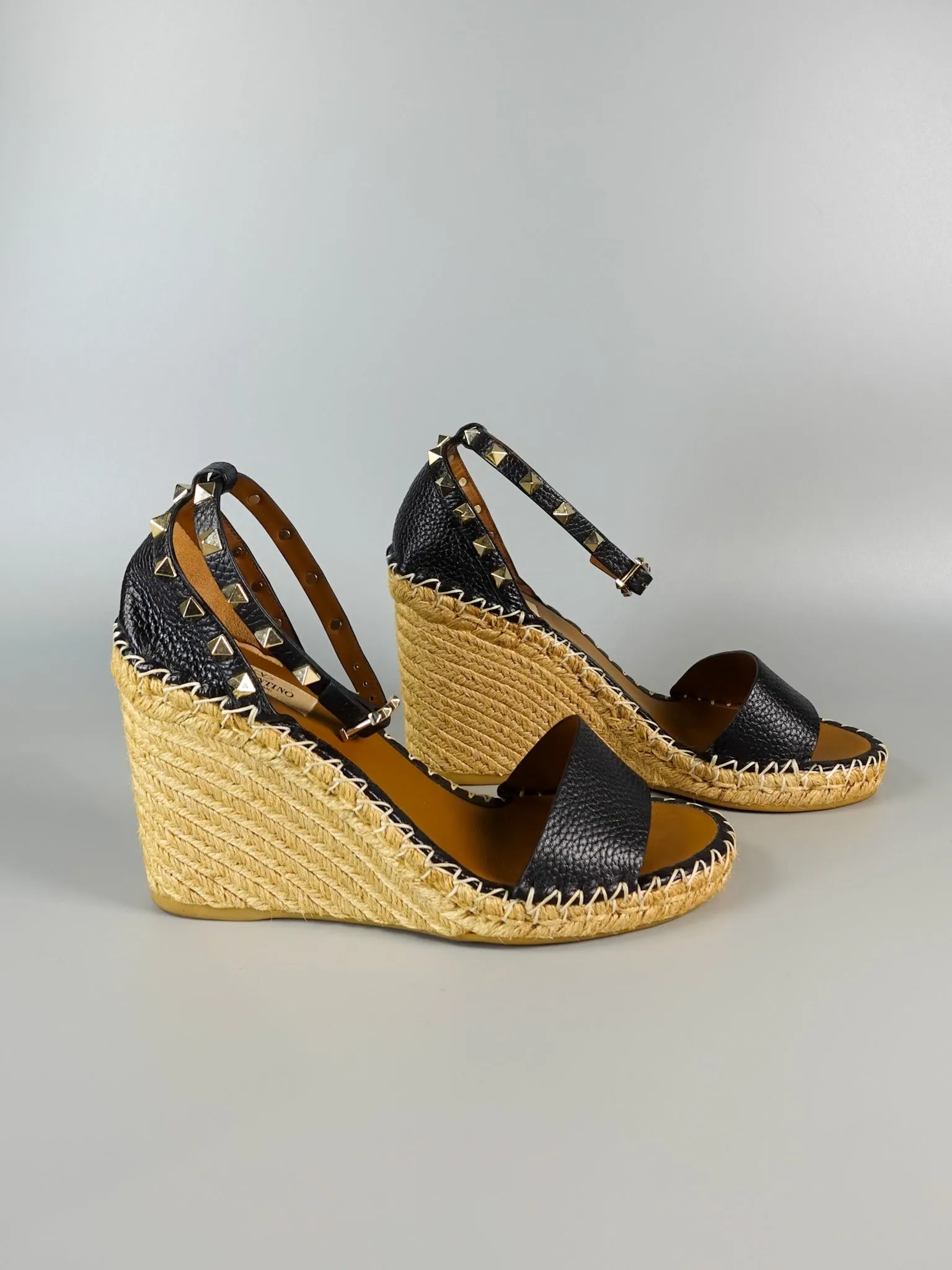 Rockstud Ankle Strap Espadrille Wedge in Black Grainy Calfskin Size 40 (26cm)