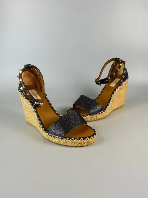 Rockstud Ankle Strap Espadrille Wedge in Black Grainy Calfskin Size 40 (26cm)