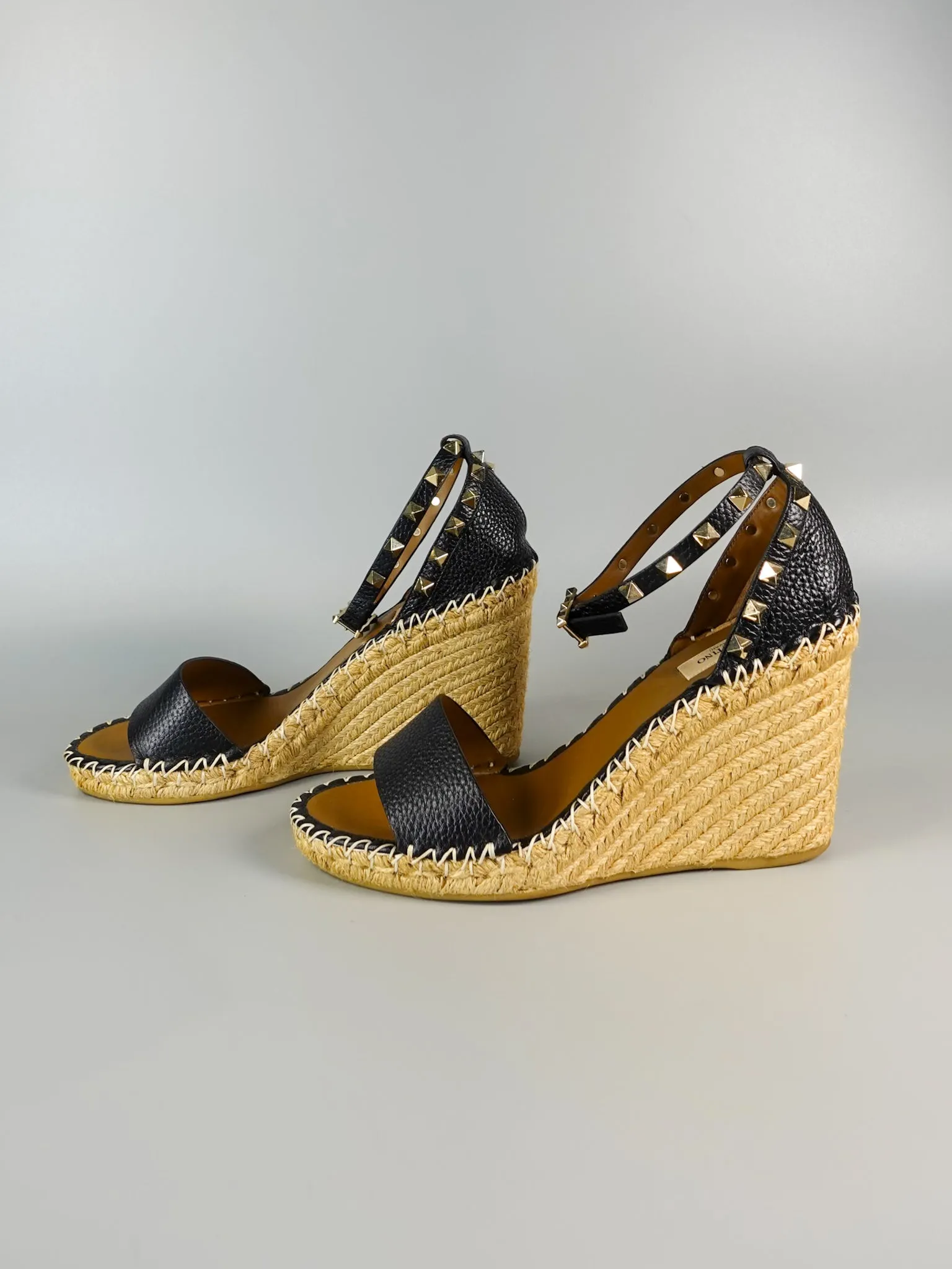 Rockstud Ankle Strap Espadrille Wedge in Black Grainy Calfskin Size 40 (26cm)