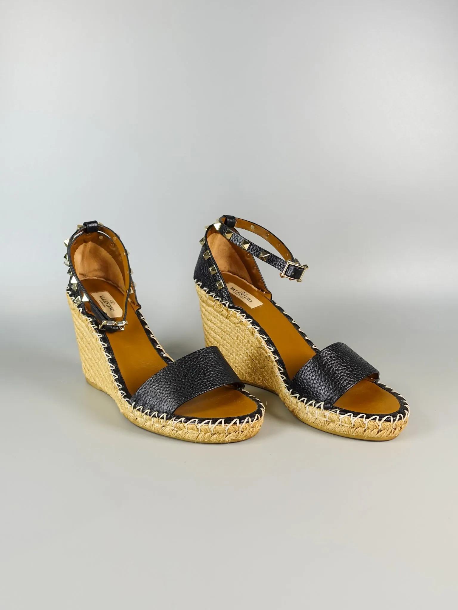 Rockstud Ankle Strap Espadrille Wedge in Black Grainy Calfskin Size 40 (26cm)