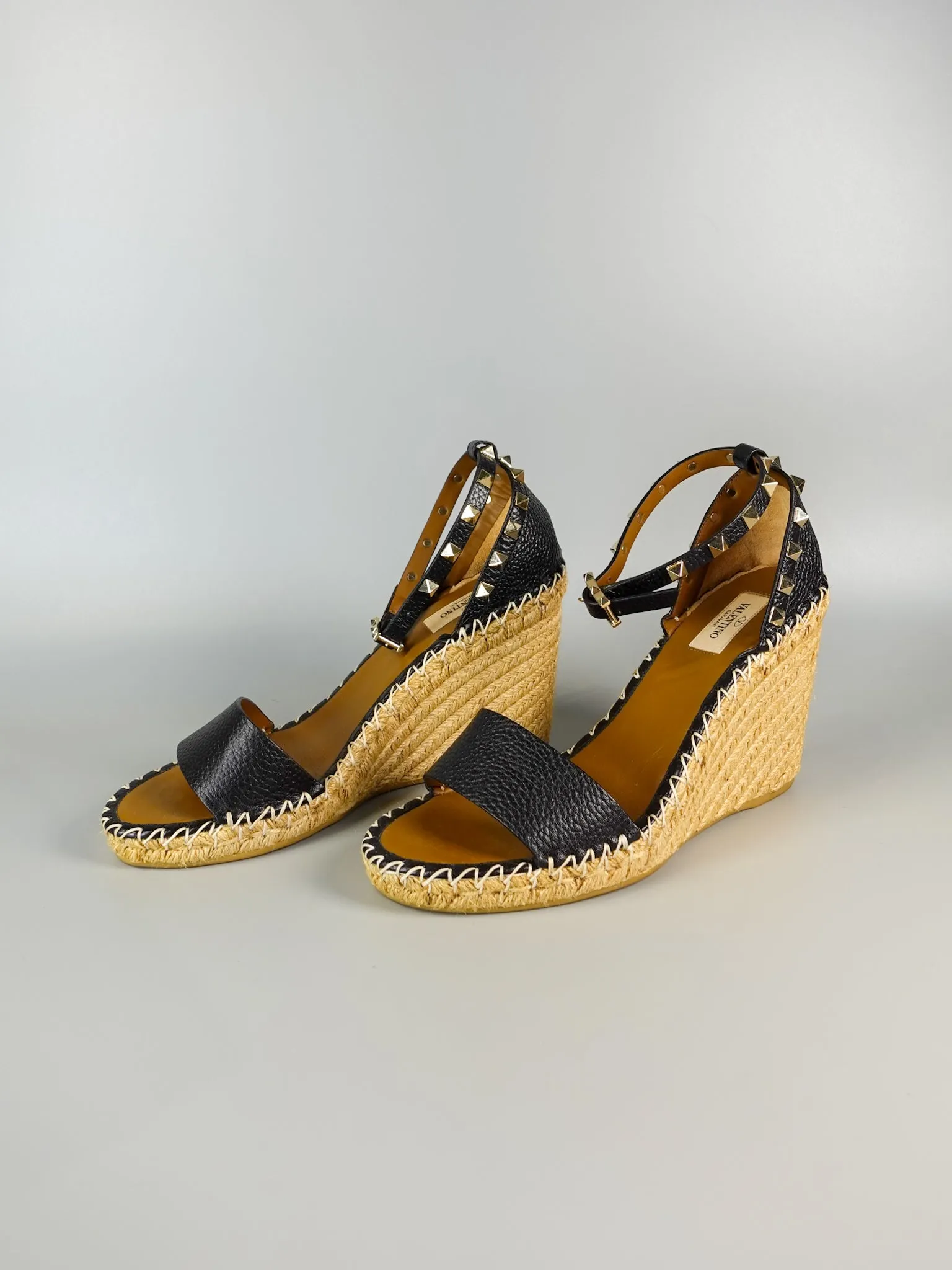 Rockstud Ankle Strap Espadrille Wedge in Black Grainy Calfskin Size 40 (26cm)